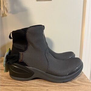 BZees Women's Mojo Black Zipper Ankle Boots Zip Up Size 7.5